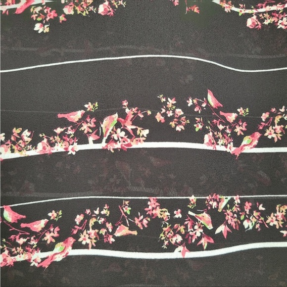 Chiffon Floral Bird Blouse. - Picture 2 of 5